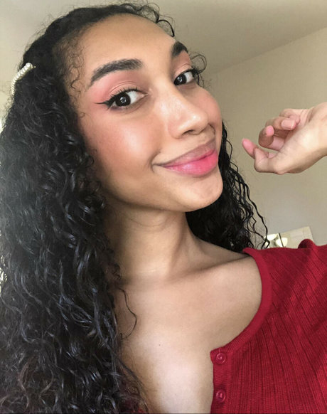 Alyssa Cova star adult img