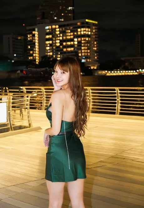 Beeko Pinknavy model top galleries