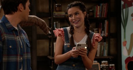 Miranda Cosgrove high quality actress picture