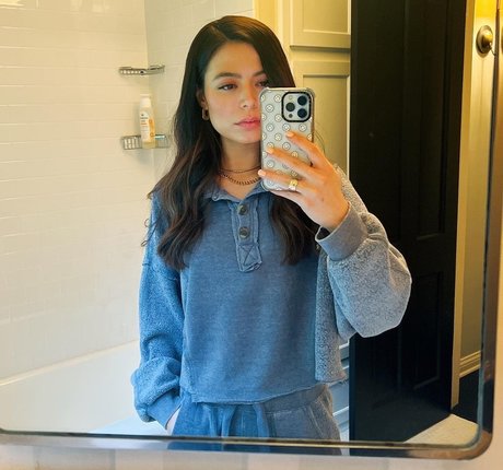 Miranda Cosgrove xxx actress img