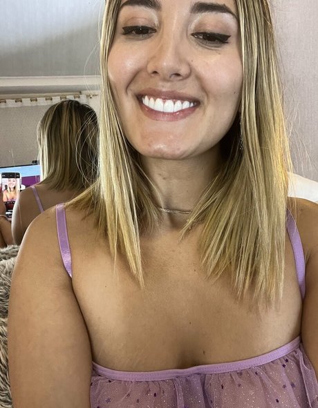 oliviasmiithfree model pretty photo