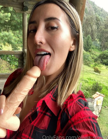 oliviasmiithfree hot actress img