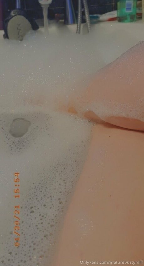 maturebustymom star porn pics