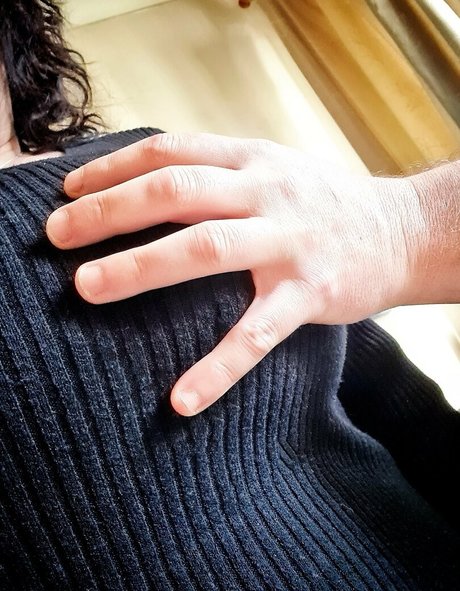 maturebustymom model hot images