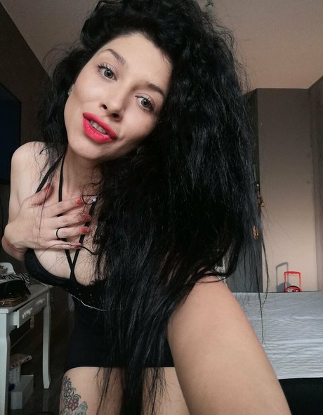 naughtydonna nudes model images