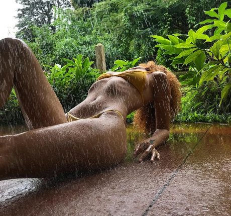 xulanichristine exclusive pornstar image