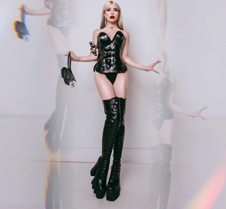 emmanorton sexy star img