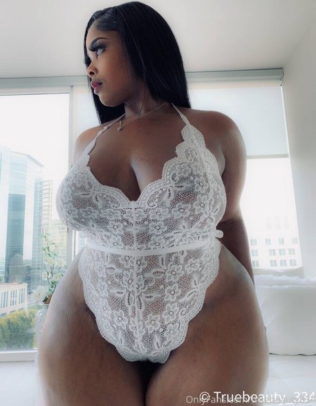 TrueBeauty334 sexy model image