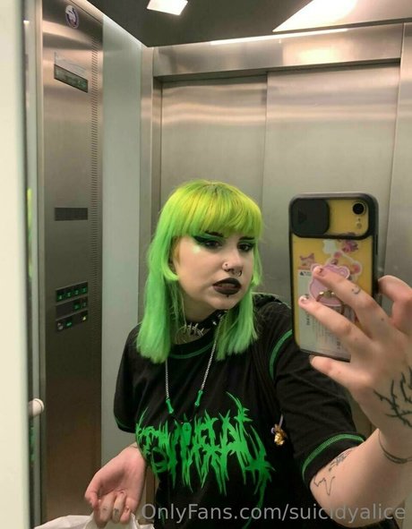 suicidyalice exclusive model img