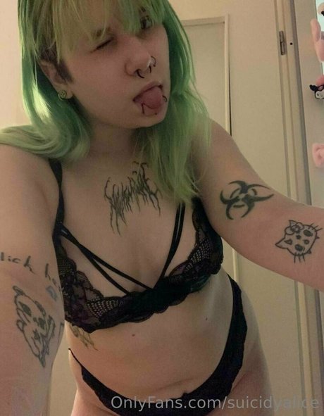 suicidyalice model naked pic