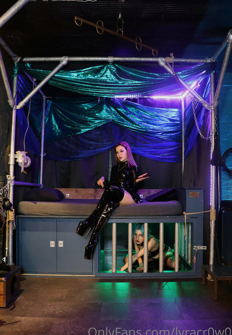 lyracr0w0 pornstar high quality pics