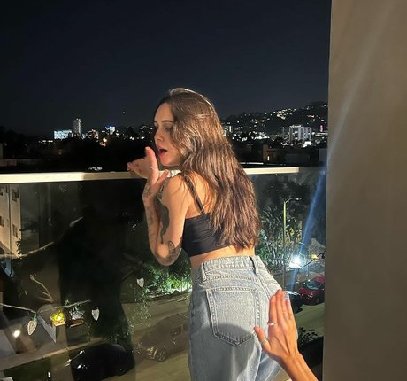 Bea Miller model porn pictures