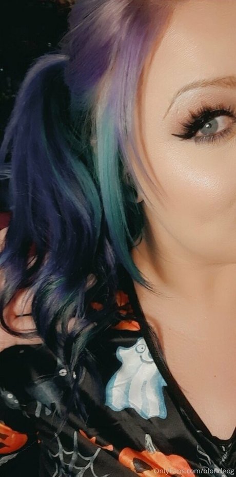 blondeog model adult photos