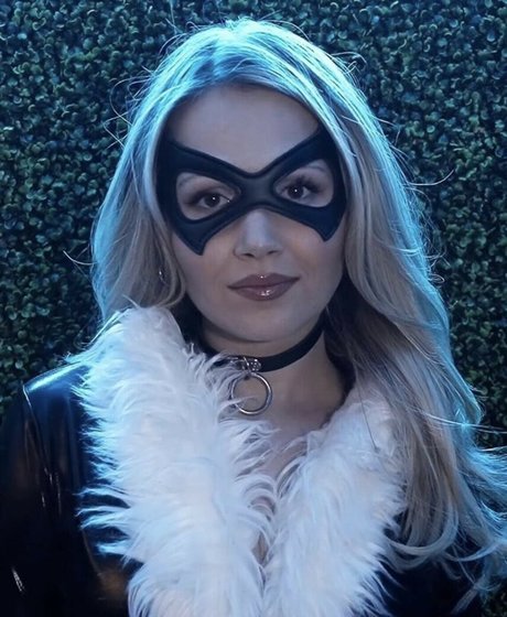 Kelli Berglund sexy star image