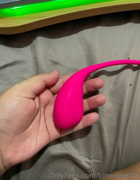 binyvalentin nude star gallery