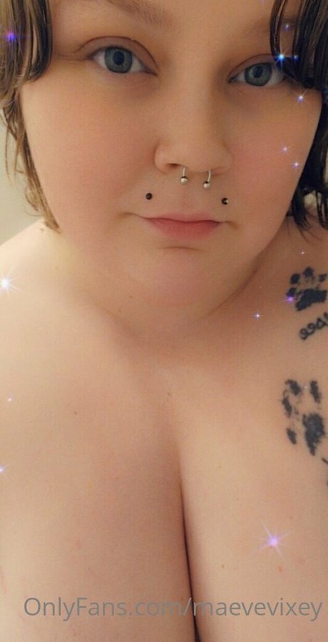 maevevixey model sexy photo