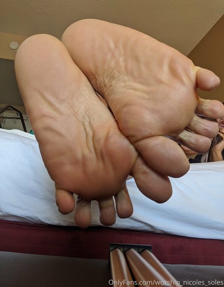worship nicoles soles sexy star pic