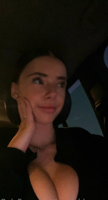 shemale outdoor onlyfans hot pic