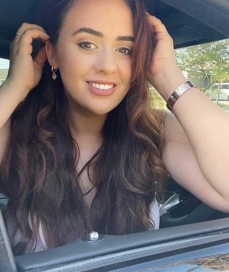 Veronica Rose top star pic