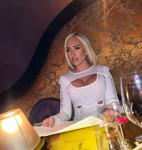 tiggysmith art model galleries