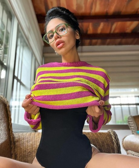 Wen Fuentes naked pornstar gallery