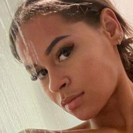 August Laines pornstar hd picture