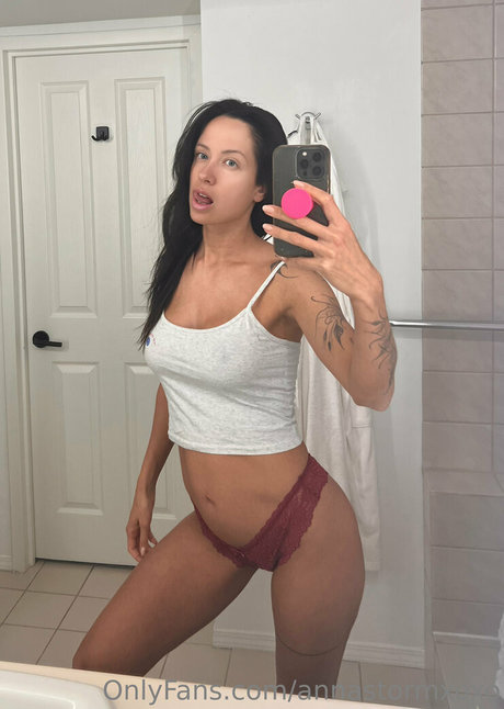 annastormxoxo nude star img