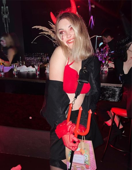 Ahrinyan hot actress pictures