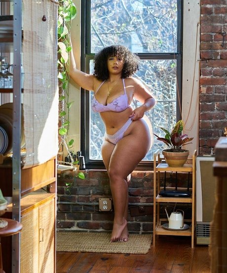 Scarlet Cas hd star img