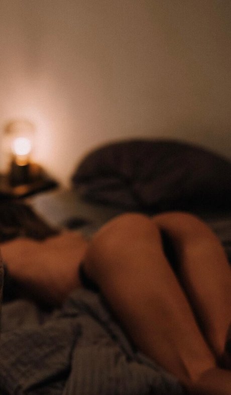 Juliet Scha nude model photo