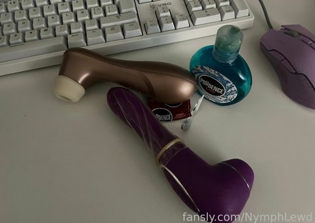 NymphLewd pornstar nude picture