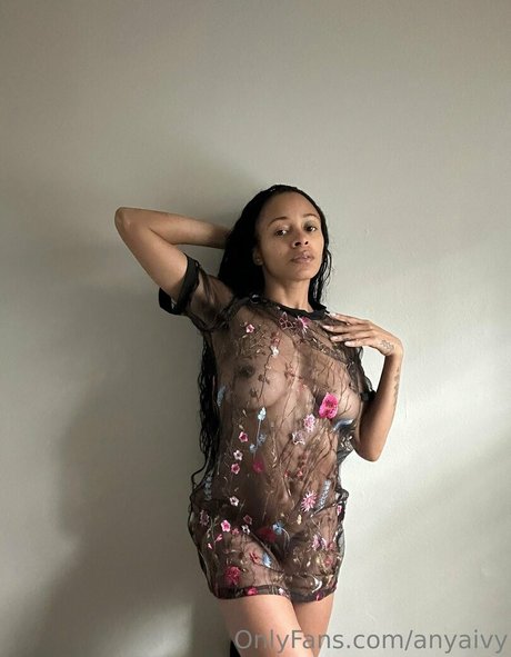 Anya Ivy model top archive