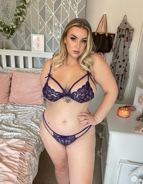curvygirllou xxx star picture
