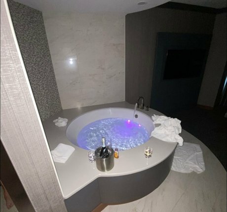 miss2hot4him adult model photos