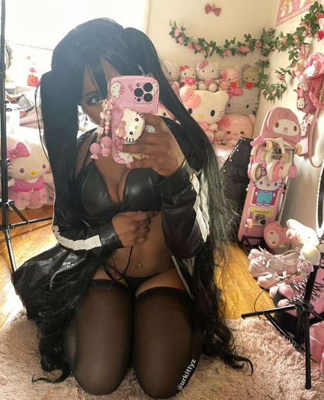 Lilrawrs nude model images