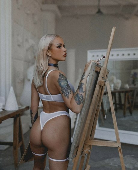 Baby Momo erotic actress photos