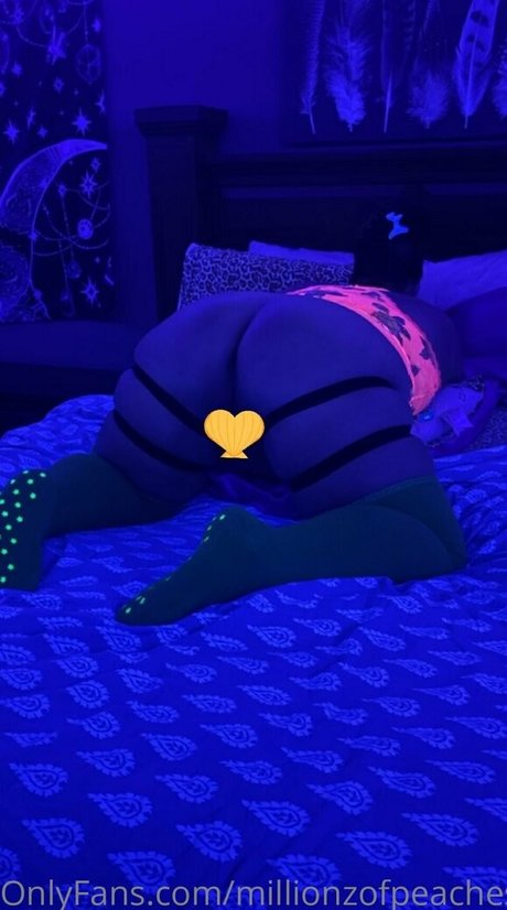 millionzofpeaches beautiful pornstar pic