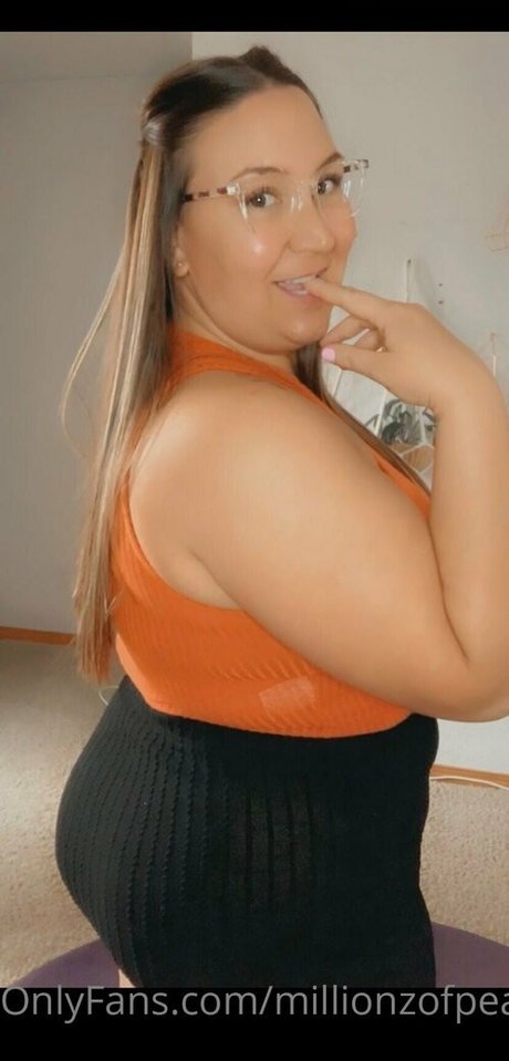 millionzofpeaches sex model photo
