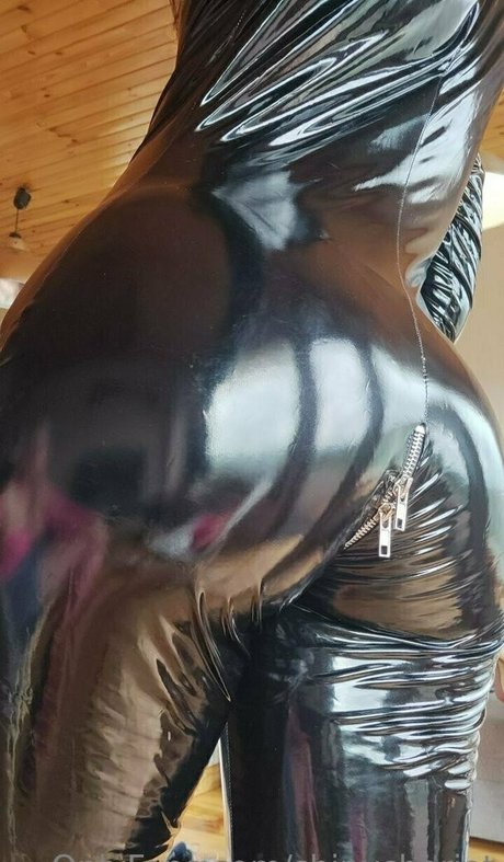 shinychariot star sexy photos