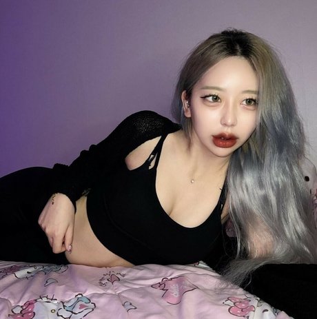 Jee i queen_ pornographic model image