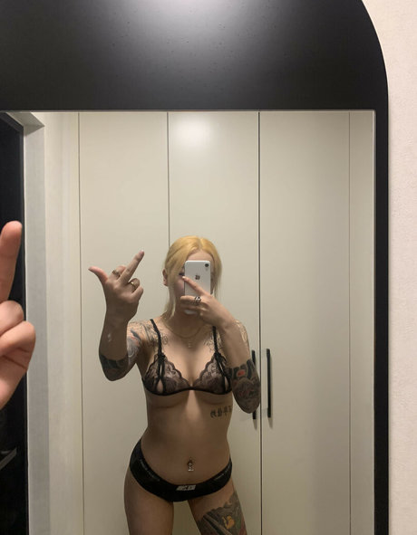 Jee i queen_ model pornographic pictures