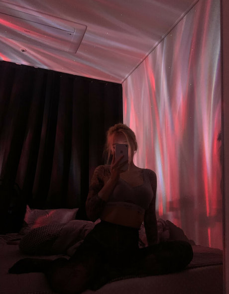 tattooed shemale onlyfans porn pic