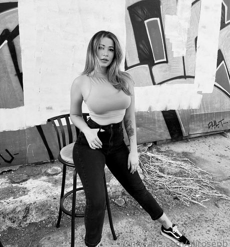 AliRosePB beautiful pornstar pics