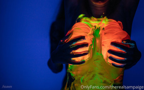 therealsampaige naked model image