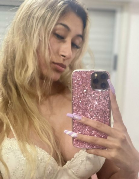 serenaamoon adult model pictures