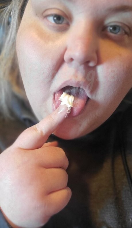 peachyg28 nudes model archive