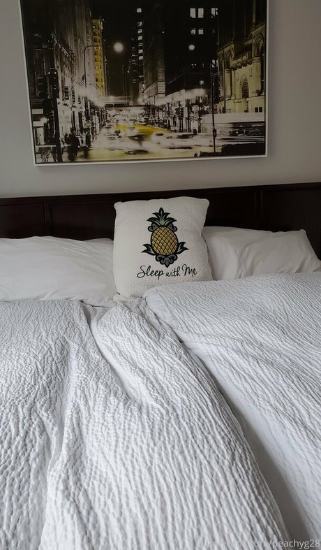 peachyg28 pornstar photo