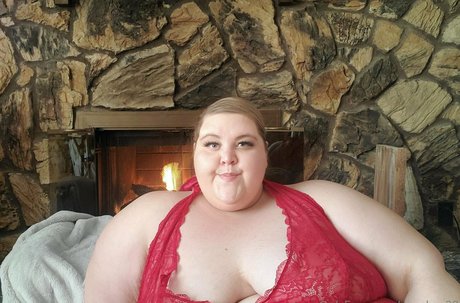 peachyg28 hot model photo