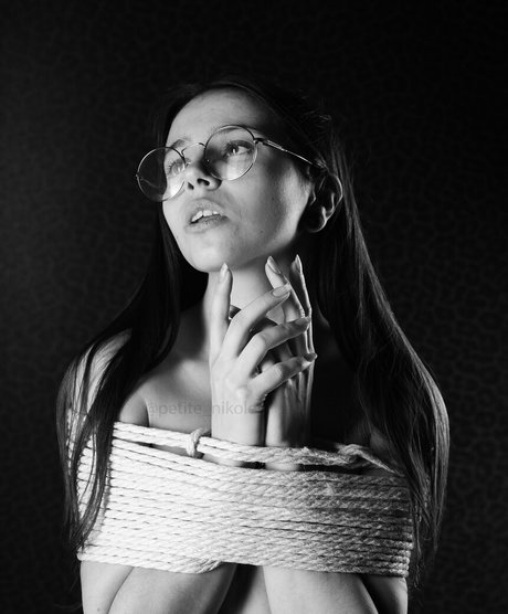 petitenikole exclusive actress pics