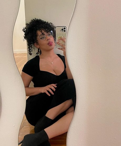 itsqueennovaa pornstar art picture